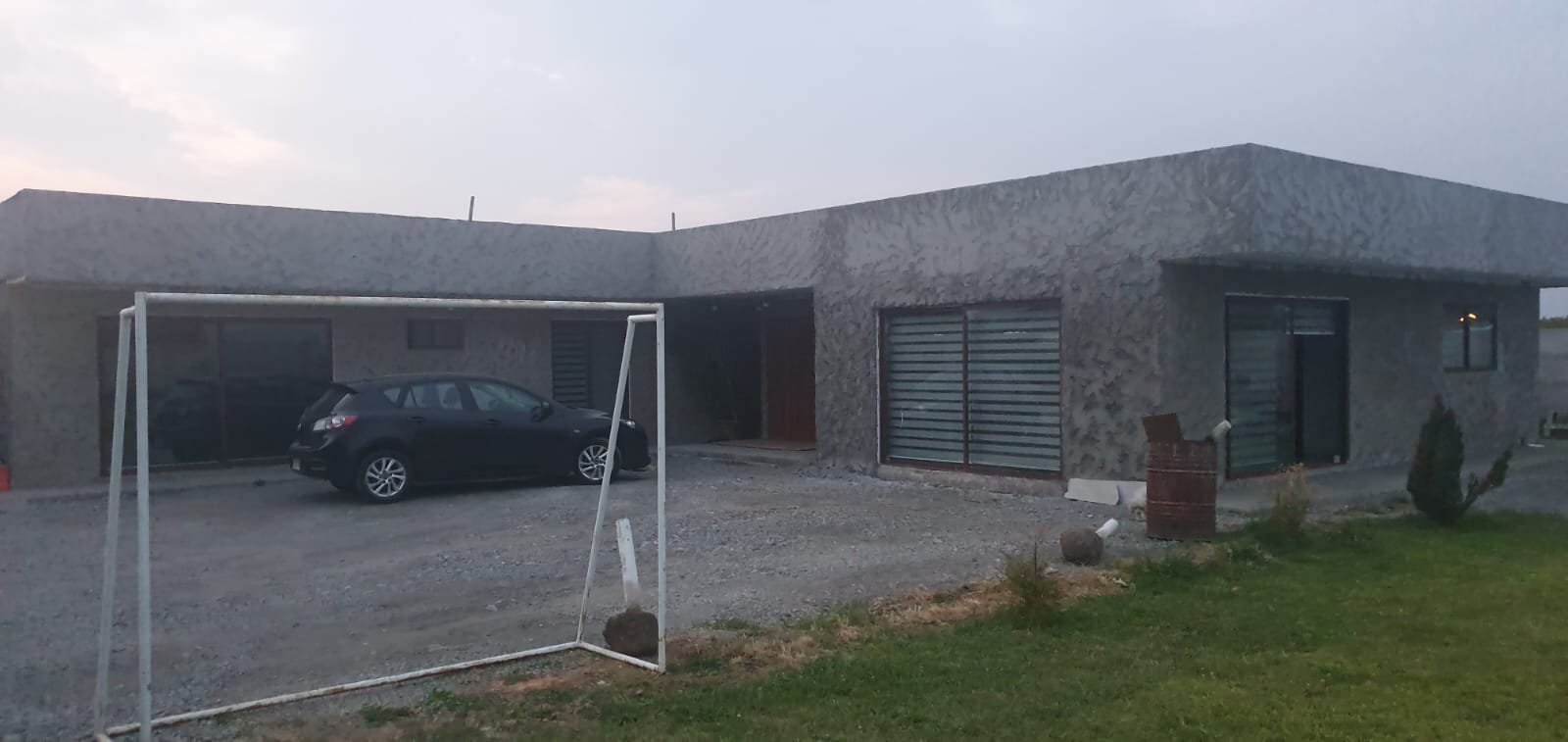 Vivienda en construcción frontal